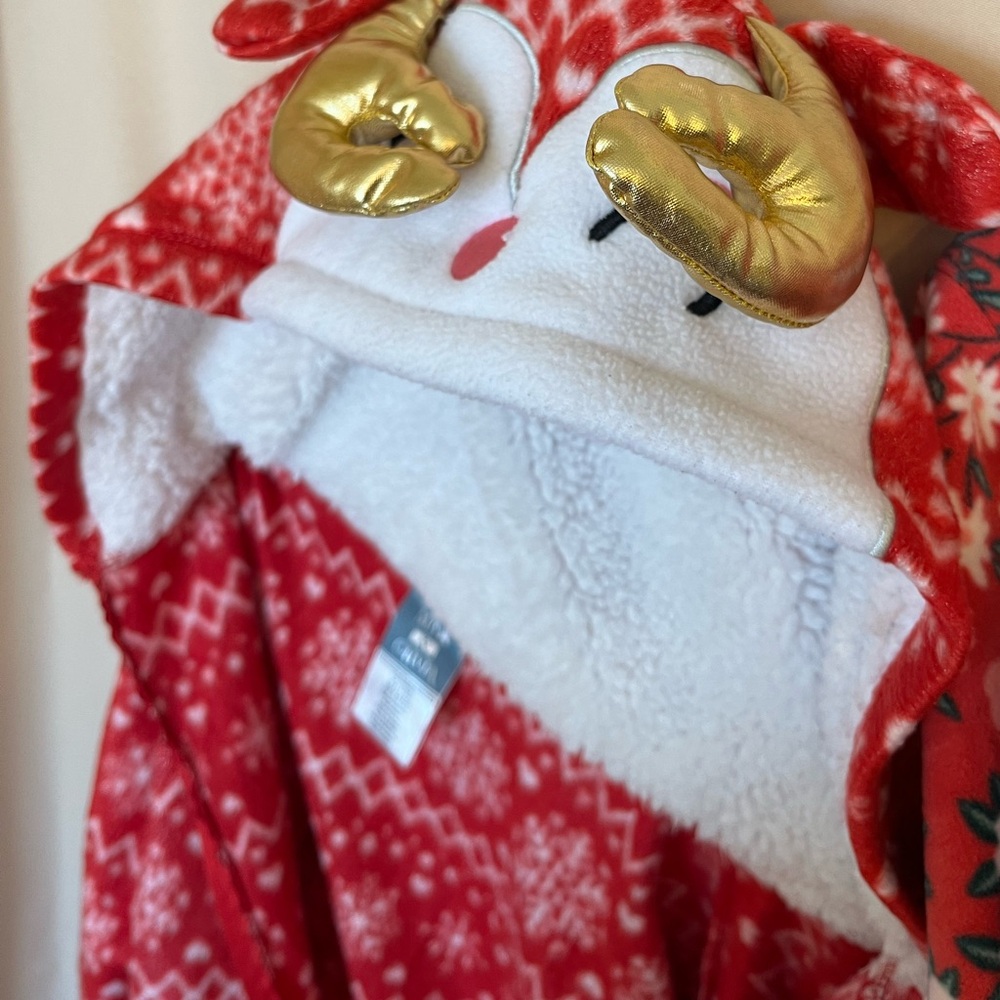 2 Onsie Pjs - Picture 9 of 9